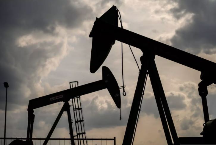 El precio del petróleo Brent alcanza los 100 dólares