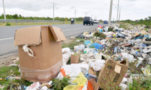 La Avenida Ecológica está llenita de basura