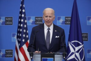 Biden advierte EEUU responderá si Rusia usa armas químicas en Ucrania