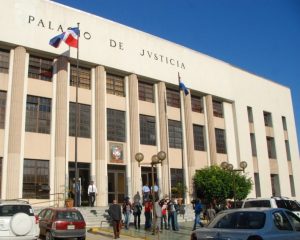 Abogados de imputados en caso FM acuden a Palacio de Justicia