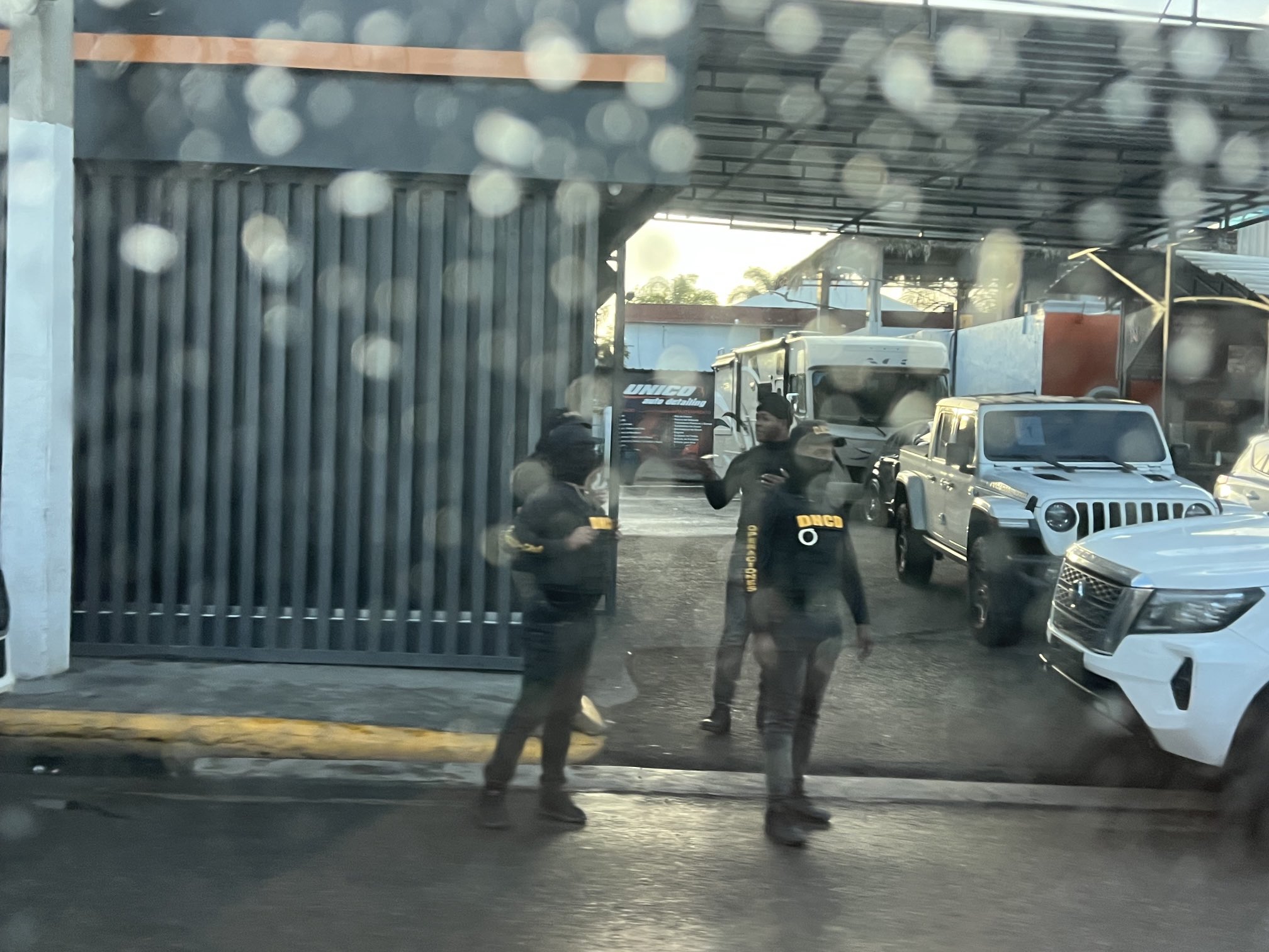 Allanamientos en Santiago contra presunta red de lavado de activos