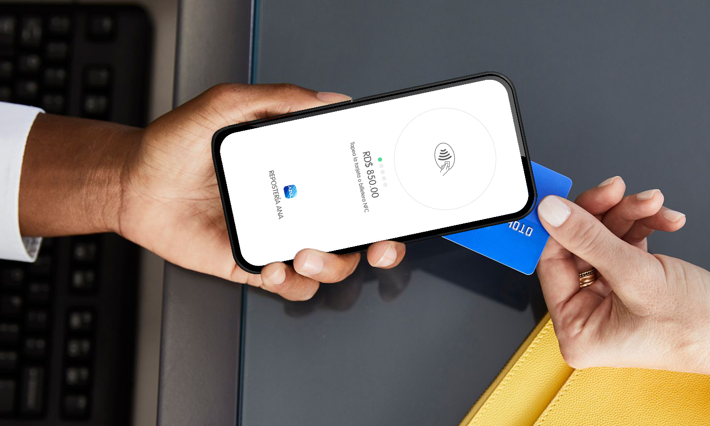 AZUL presenta aplicación para recibir pagos con tarjetas desde móviles