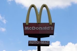 McDonald's cierra temporalmente 850 locales en Rusia