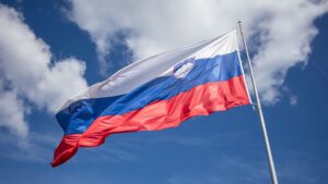 Embajada Eslovenia en Kiev retira bandera por 
