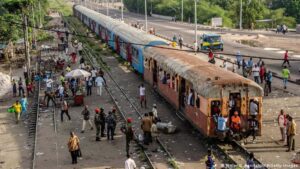 Descarrilamiento de un tren en el Congo deja más de 70 muertos