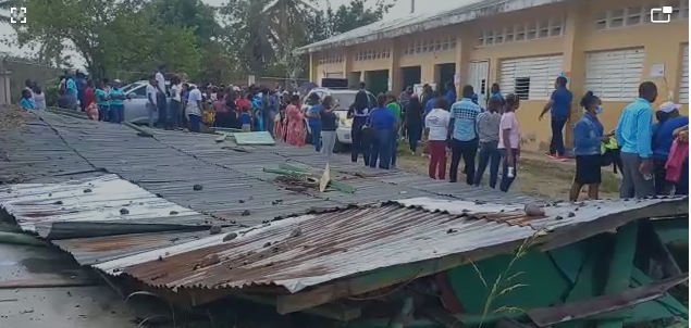 En San Cristóbal, la seccionar de la Asociación Dominicana de Profesores de Yaguate, conjuntamente con residentes de la comunidad Los Franco , realizaron una marcha para exigir a las autoridades de Educación la rápida construcción de un plantel escolar en esa citada localidad.