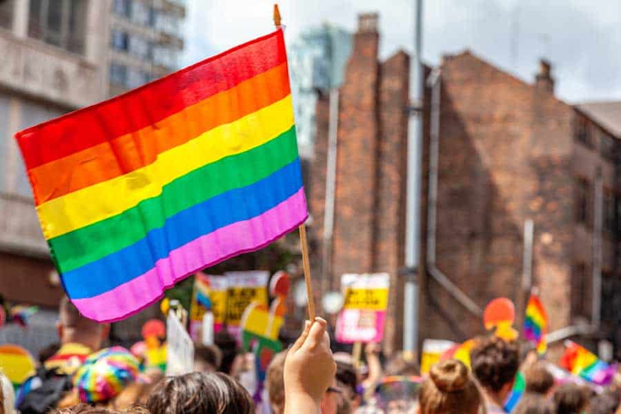 NY ofrece acoger los discriminados por el "No digas gay" de Florida