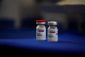 RD pide a AstraZeneca cambiar las vacunas de covid por otros fármacos