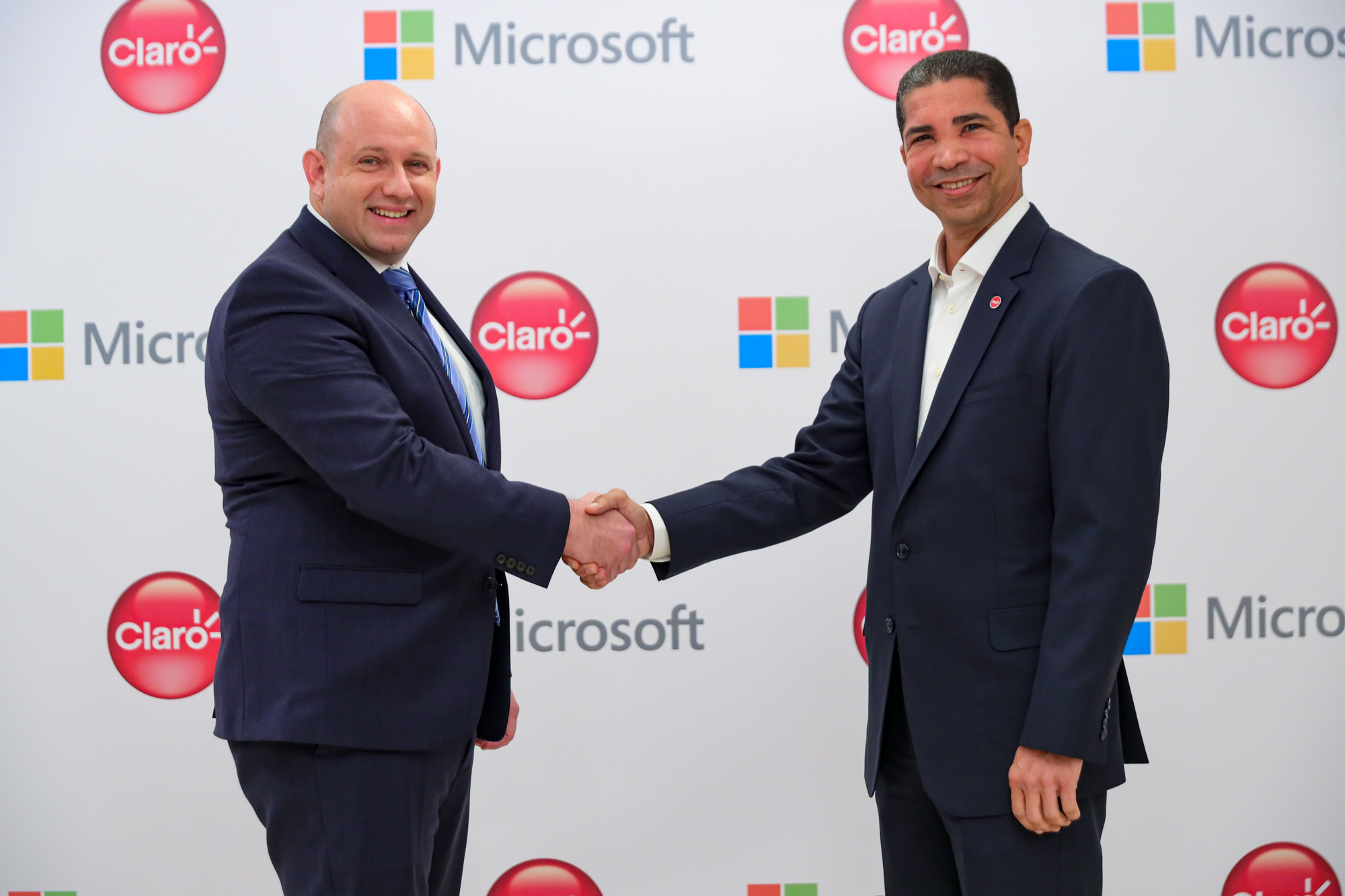 Claro Dominicana y empresa tecnológica Microsoft unen sus redes