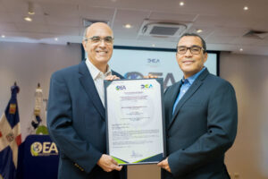 Con 20 años de experiencia como distribuidor e importador de productos automotrices, Soluciones Automotrices S.A recibió de parte de la Dirección General de Aduanas (DGA) la certificación como Operador Económico Autorizado (OEA)