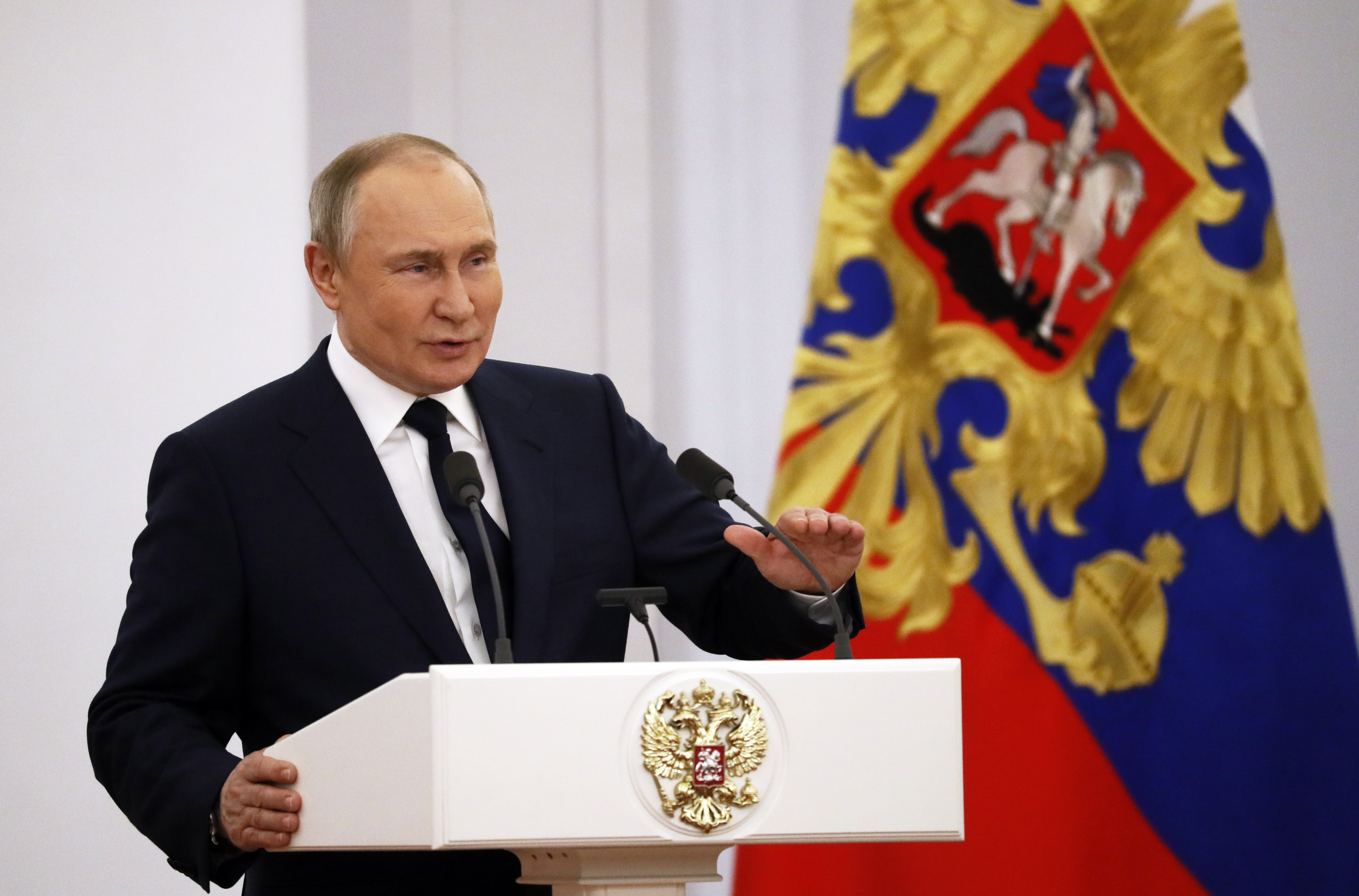 Putin admite a Guterres que la situación en Mariúpol es "trágica"