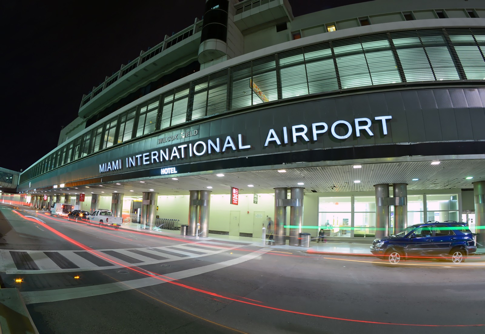Aeropuertos de Florida siguen afectados por cancelaciones y retrasos