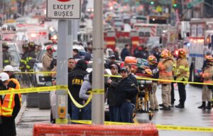 Al menos cinco heridos tras tiroteo en el metro de Brooklyn