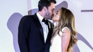 Jennifer López y Ben Affleck anuncian su compromiso
