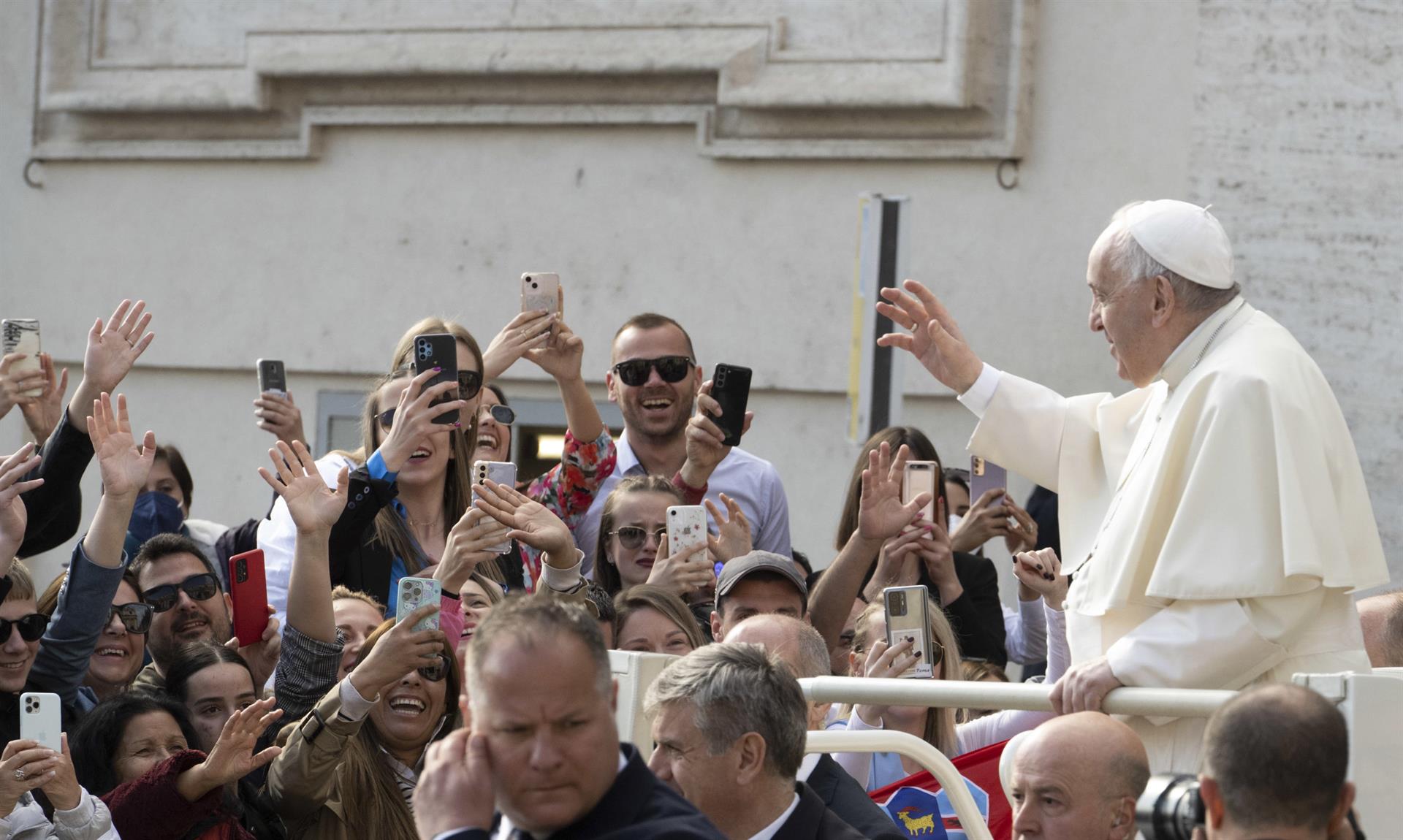 Papa tacha de pecado grave considerar un "desecho" a los ancianos