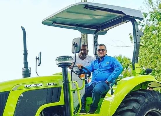 FEDA entrega tractores y financiamientos a productores de región Este