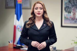 Diputado califica de “comedia” petición de interpelar a Gloria Reyes