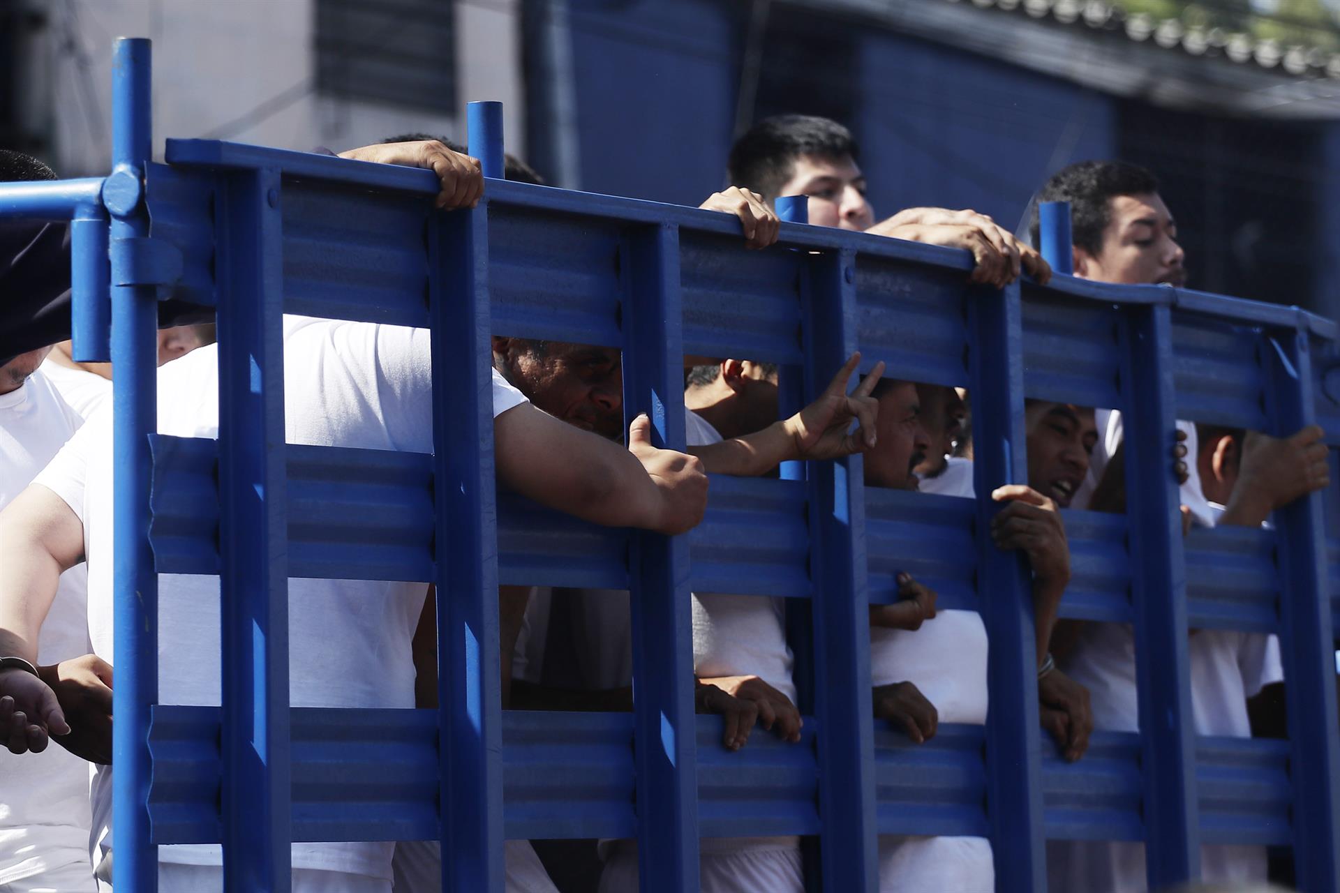 Gobierno de El Salvador extiende por 30 días el régimen de excepción