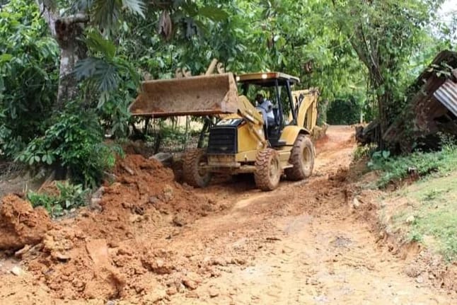 INAPA acondiciona caminos en comunidades de Yamasá