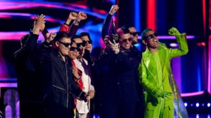 Karol G y Bad Bunny reinan en los Latin American Music Awards 2022