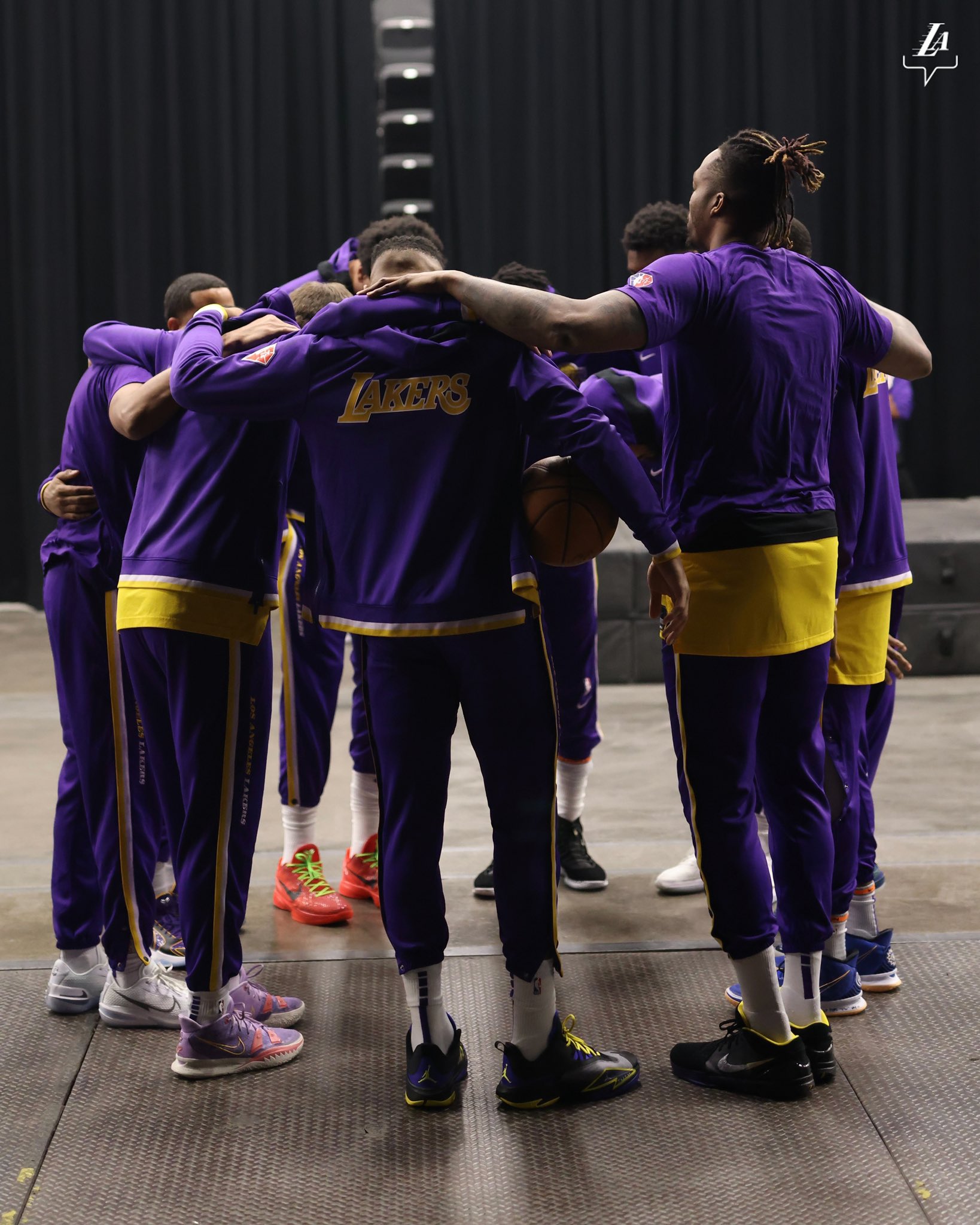 Los Lakers se quedan sin "playoff" tras caer ante Phoenix