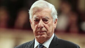 Mario Vargas Llosa recibe el alta hospitalaria tras superar la covid