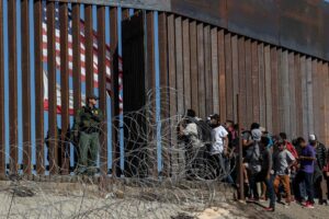 México pide a ucranianos buscan asilo en EE.UU no viajar a su frontera