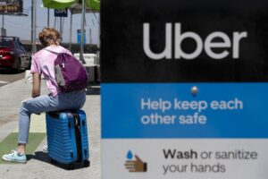 Uber elimina obligatoriedad de las mascarillas en sus viajes en EE.UU