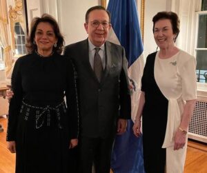 Embajadora Sonia Guzman se reúne con Gobernador del Banco Central