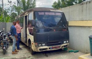 Estudiantes UASD de Arenoso piden reparación del minibús para no perder semestre