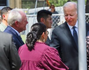 Biden visita la escuela de Texas donde murieron 19 niños y dos maestras