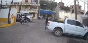 Encapuchados con armas largas asaltan envasadora de gas en Los Mameyes