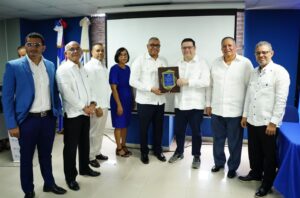 La Asociación Dominicana de Agentes de Aduanas reconoce al director de la DGA