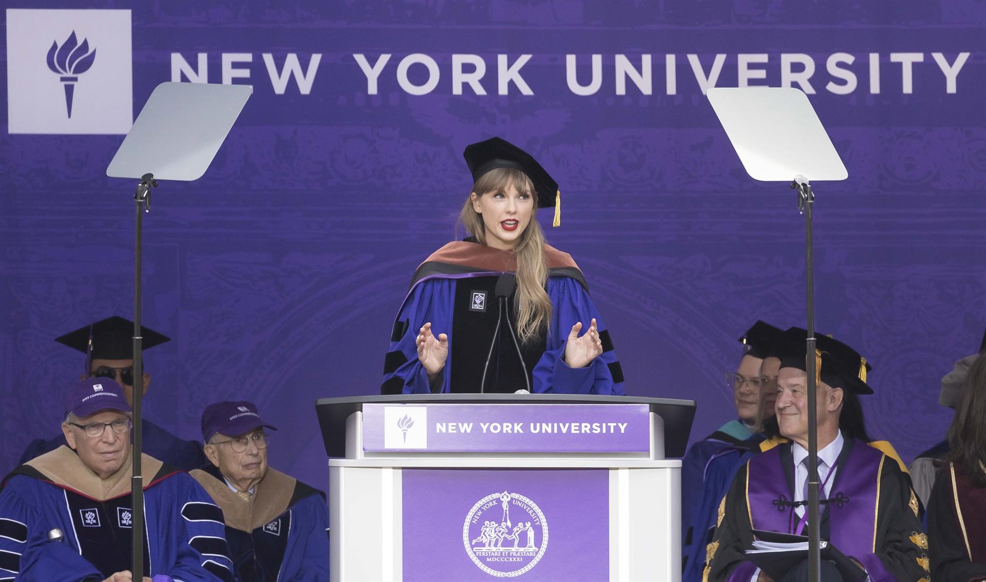 La cantante Taylor Swift recibe un doctorado honoris causa en Nueva York