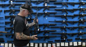Las acciones de los fabricantes de armas en EE.UU. suben tras el tiroteo en Texas