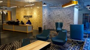 Nueva York demanda a Amazon por discriminar a embarazadas y discapacitados