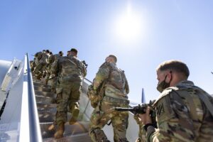 Biden ordena enviar cientos de soldados a Somalia para combatir a Al Shabab