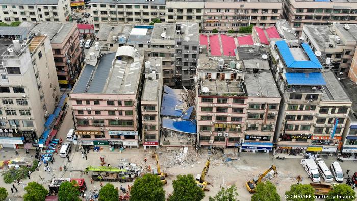 Al menos 53 muertos tras derrumbe de un edificio en China
