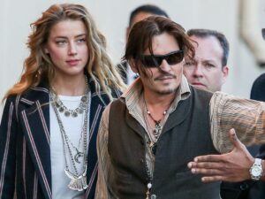 Amber Heard entra en pánico cuando Johnny Depp se le acerca en juicio