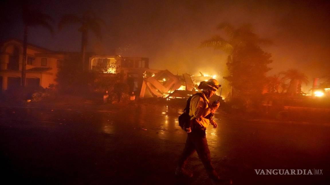 Incendio consume casas en California mientras sequía no da tregua