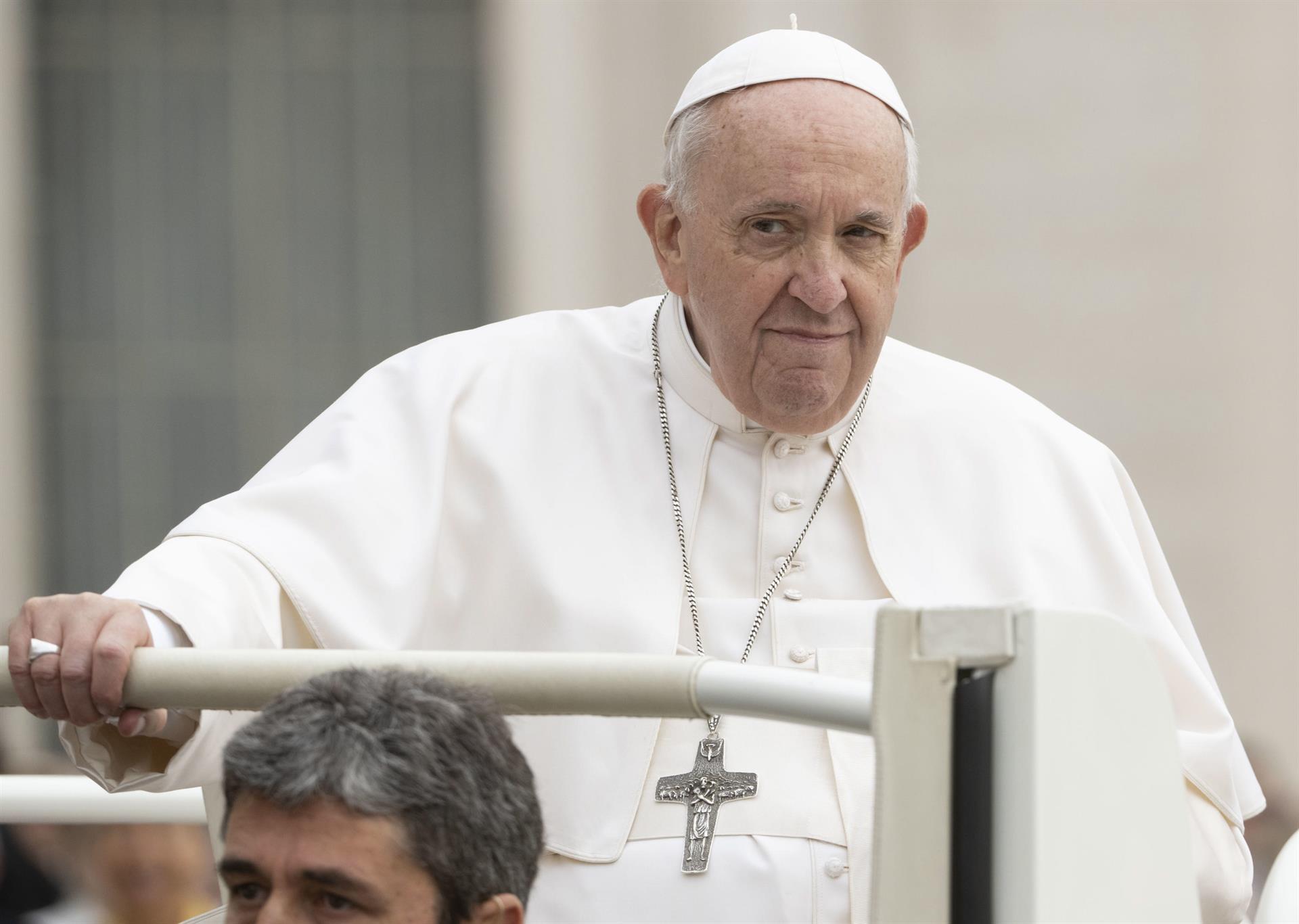 El papa dice que la guerra "sin sentido" en Ucrania "amenaza al mundo entero"