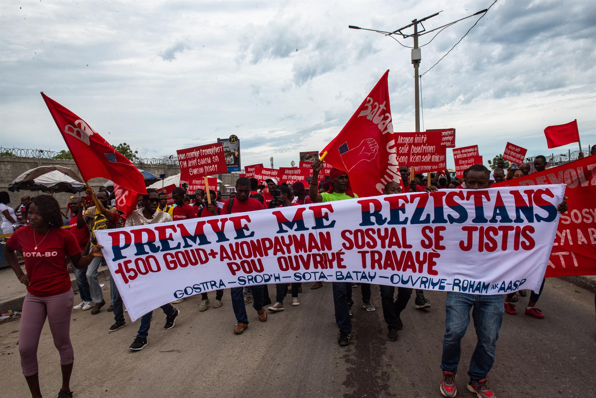 Haitianos protestan para exigir 14 dólares como salario mínimo