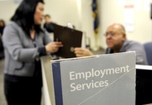 Mercado laboral en Estados Unidos creó 428,000 nuevos empleos en abril