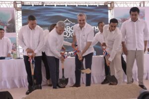 Presidente Abinader encabeza primer picazo de Port Cabo Rojo