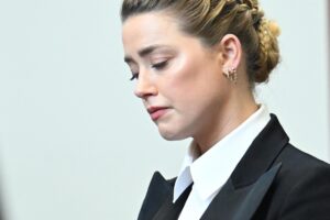 Psicólogo: Amber Heard sufrió estrés postraumático por abuso de Depp