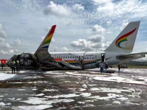 Avión de Tibet Airlines se incendia al salirse de la pista de despegue