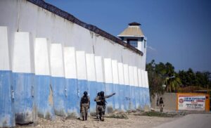 Mueren 8 personas por falta de alimentos y agua en cárceles de Haití