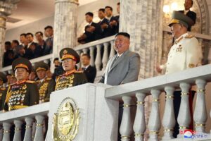 En momento de tensión el líder Kim Jong-un preside reunión militar