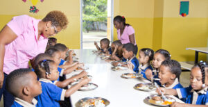 Salud Pública trabajará junto a INABIE y la FAO para fortalecer calidad del programa de alimentación escolar