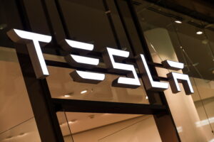 Tesla pierde valor ante el posible despido de un 10 % de su fuerza laboral